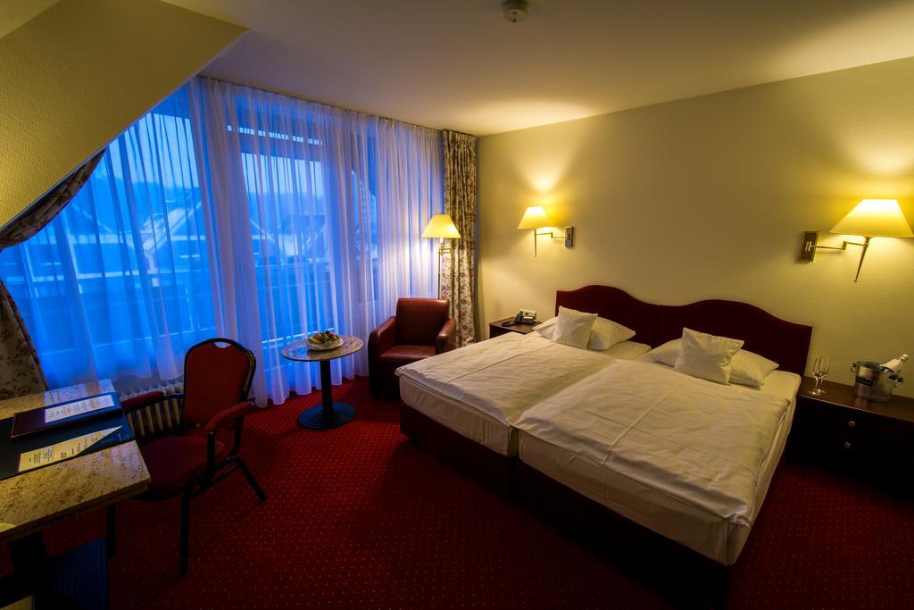 Sachsenwald Hotel ראינבק מראה חיצוני תמונה
