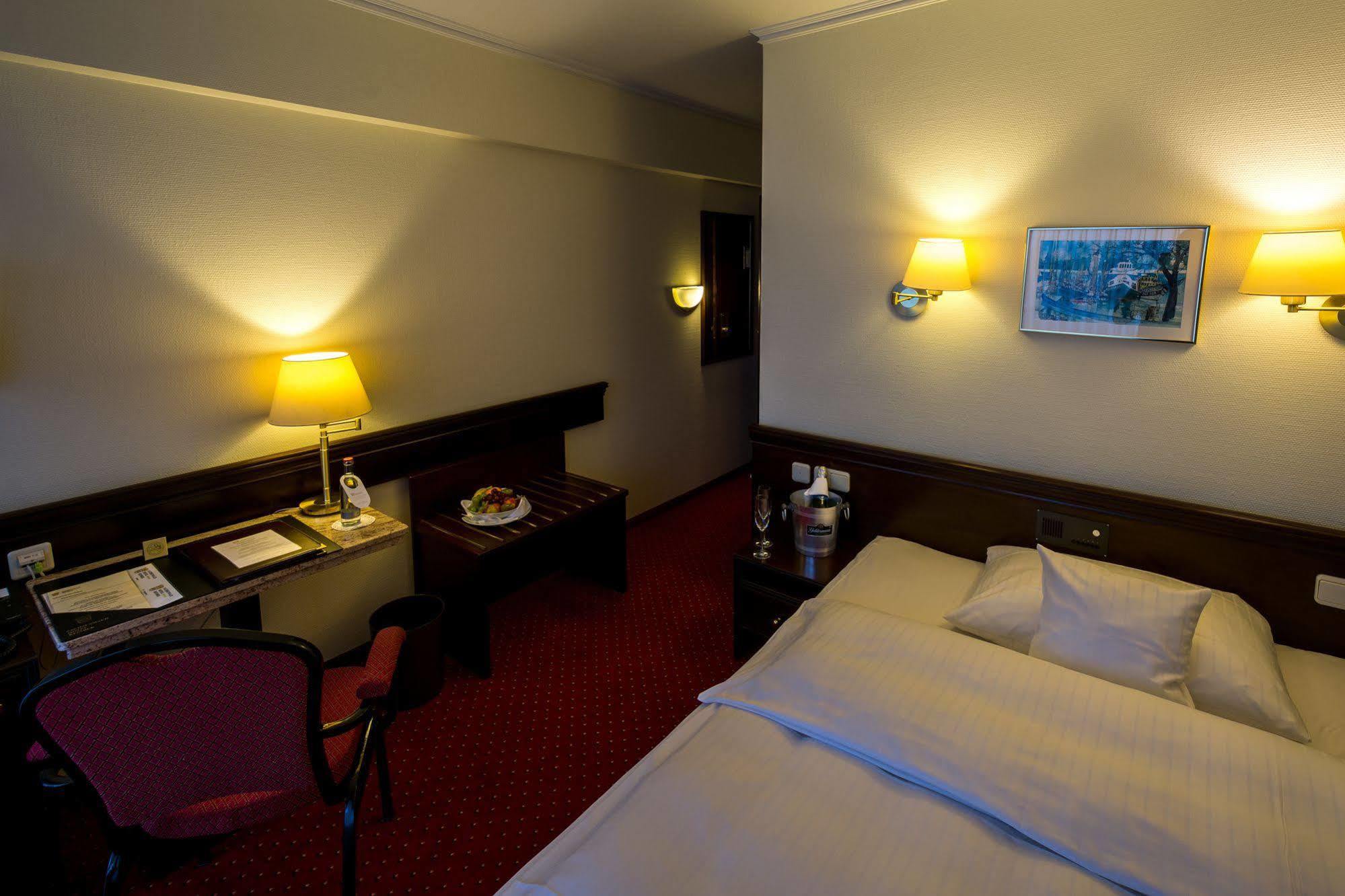 Sachsenwald Hotel ראינבק מראה חיצוני תמונה