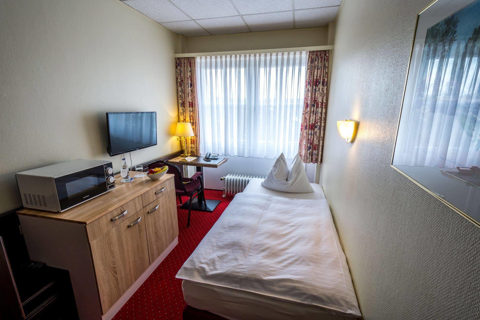 Sachsenwald Hotel ראינבק מראה חיצוני תמונה